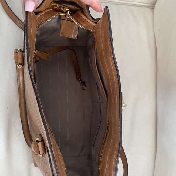 Michael Kors leather purse. Aligator. Color Brown with Gold accessories. - Picture 11 of 12